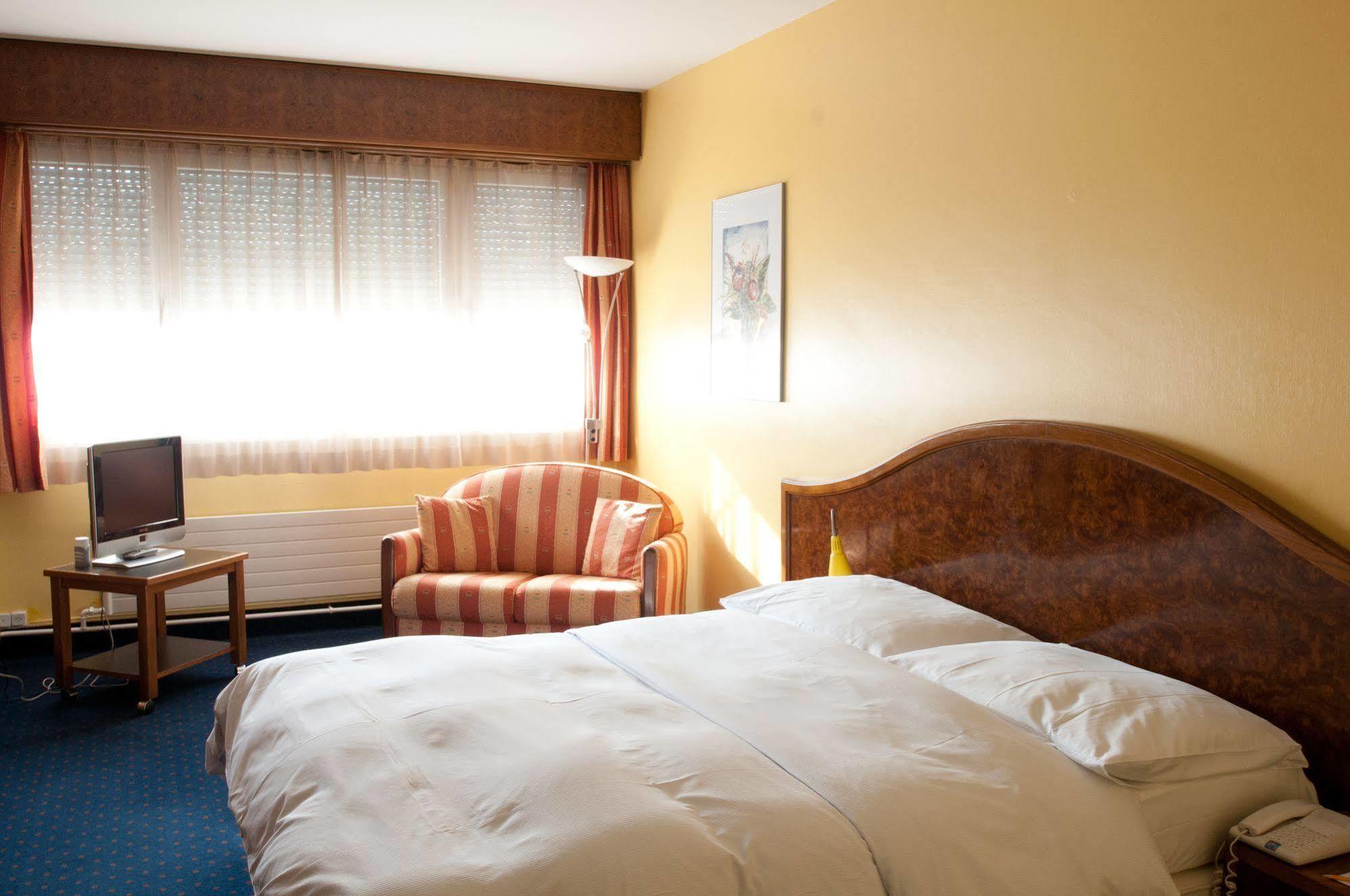 Hostellerie De La Vendee Lancy Eksteriør bilde